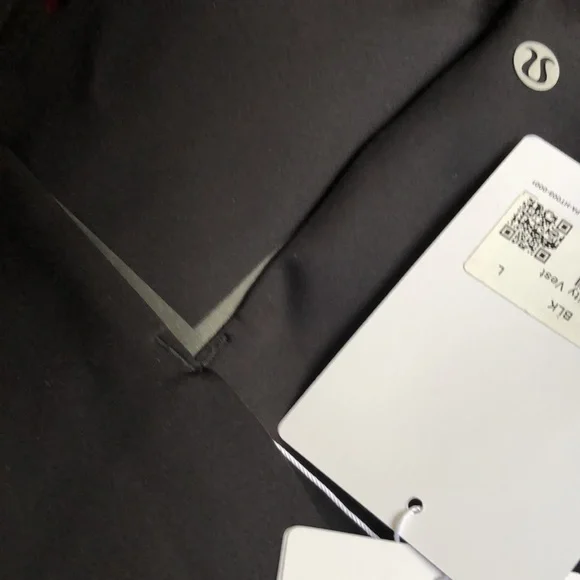 lululemon (L) Enlite Hydraffinity Vest - Picture 8 of 15